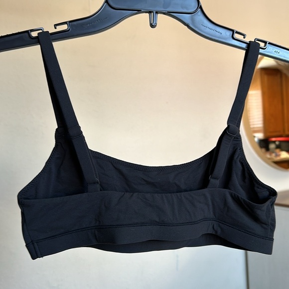 SKIMS FITS EVERYBODY SCOOP BRALETTE NWOT size S ONYX - Picture 2 of 7
